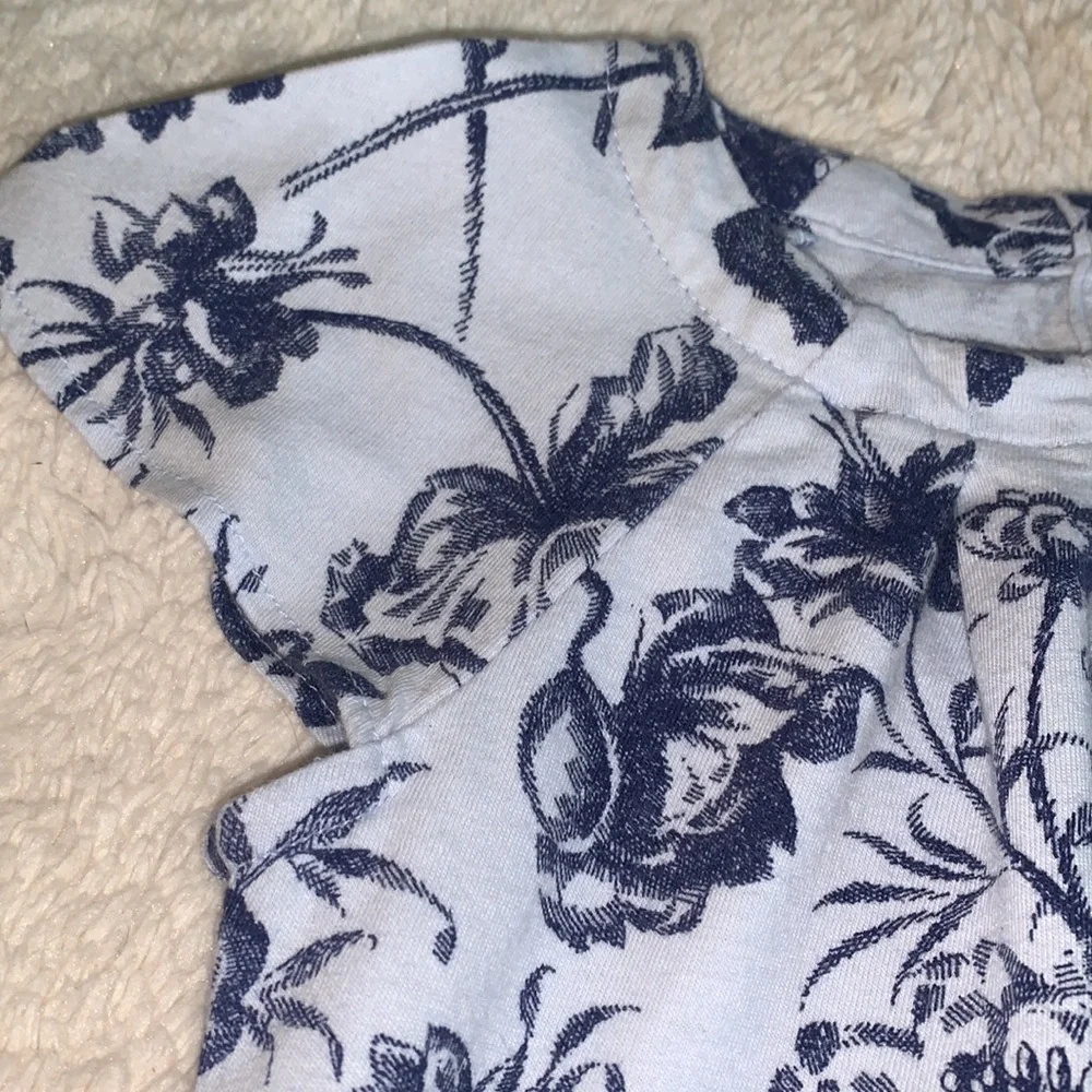 GAP Blue Floral Short Sleeve Top 3 EUC